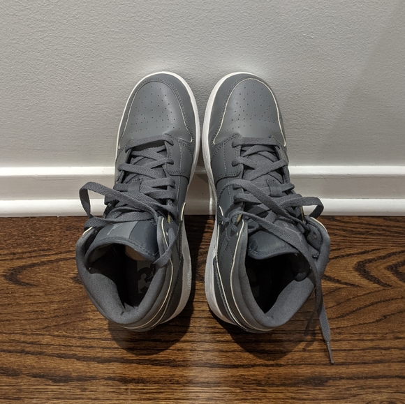 Air Jordan 1 Mid Top Retro Sneakers UK6/EU40 - Picture 2 of 8